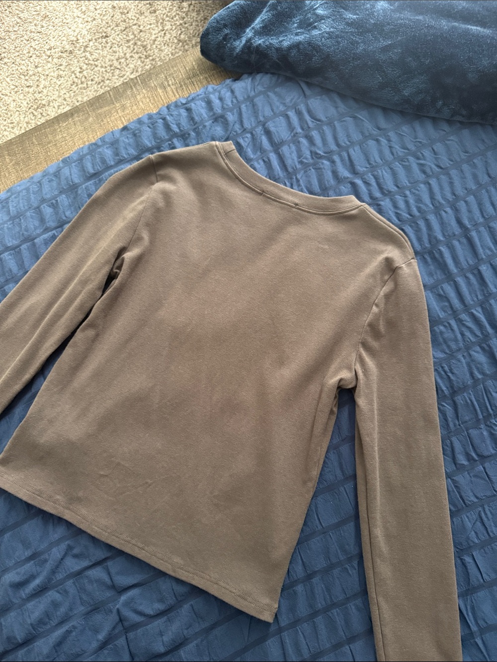 Edikted Women’s  Long-Sleeve Crewneck Top in Taupe Brown - Picture 3 of 3